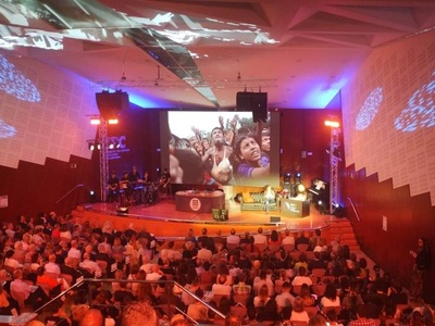 Vista general del Auditorio del Vèrtex, en un momento de la entrevista a Bernat Armangué