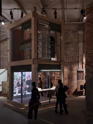 Prototipo del proyecto 'Open regeneration of housing estates in Barcelona', instalado en el pabellón central de la 19a Exposición Internacional de Arquitectura de Venecia