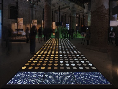 Instalación correspondiente al proyecto 'Recycling intelligences', instalada en la Bienal de Venecia. Imagen: Adrià Goula