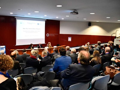 El Cuerpo Consular en Barcelona conoce de primera mano el potencial de la investigación universitaria de Cataluña