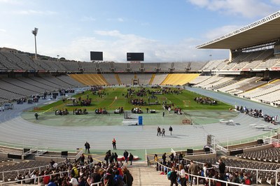 Dos mil alumnos de ESO transforman el Estadio Olímpico de Barcelona en un laboratorio gigante