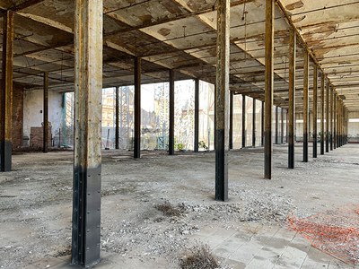 Columnas interiores de la Fàbrica Nova en el estado actual