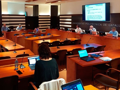 Miembros del Consejo de Gobierno asistentes a la reunión presencial en la Sala de Juntas de la UPC, que también se ha efectuado por videoconferencia.