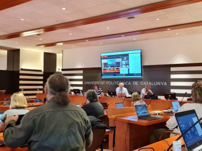 Miembros del Consejo de Gobierno asistentes a la reunión presencial en la Sala de Juntas de la UPC, que también se ha efectuado por videoconferencia