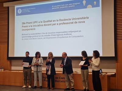 En la imagen, los profesores Josep Lluís Berral, Eva Vidal, Jasmina Berbegal y Marta Musté recibieron el galardón a la Calidad en la Docencia de manos de la presidenta del Consejo Social, Montse Guàrdia, y del rector Francesc Torres.