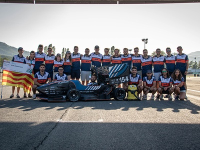 El equipo de BCN eMotosport con su nuevo modelo