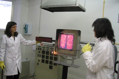 El Laboratorio del Fuego, reconocido por su actividad de investigación para el Cuerpo de Bomberos de Barcelona