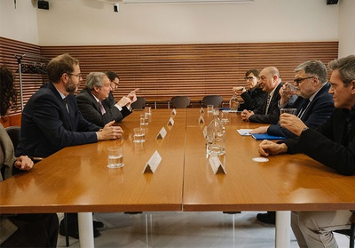 El ministro y el secretario de Estado en el Rectorado con el rector Francesc Torres, los vicerrectores Jordi Berenguer y Pedro Díaz, y la directora de Relaciones Institucionales, Mercè Franquesa