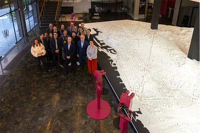 Acto de presentación de la maqueta, con representantes de las distintas entidades que han participado en el proyecto