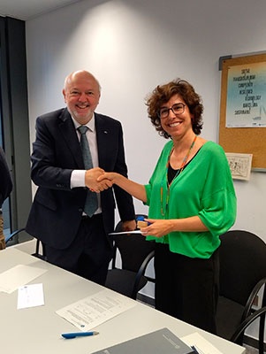 Daniel Crespo, rector de la UPC, y Elisabet Roca, en el momento de tomar posesión como directora del Instituto en Ciencia y Tecnologías de la Sostenibilidad