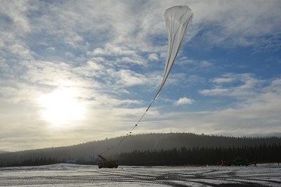 Estudiantes de la ETSETB, la EETAC y la FME envían a la estratosfera un detector de muones para comprobar la teoría de la relatividad