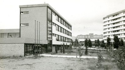 Edificio de la ETSETB, en 1971, en Terrassa