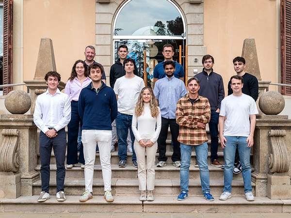 Foto de grupo con los fundadores y fundadoras de las empresas participantes