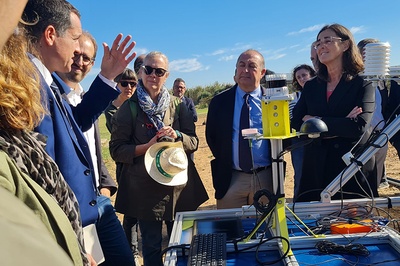 Un momento de la visita de las autoridades a las nuevas instalaciones en el Agrópolis