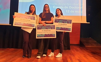 De izquierda a derecha, las tres ganadoras del concurso 'Presenta la tesis en 4 minutos': Jillian Tricia Gamboa, que ha quedado en segundo puesto;  Milica Zivanic, en el primero y que representará a la UPC en la final, y Sílvia Gómez, que ha quedado en tercer lugar