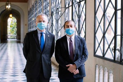 Los rectores de la UB, Joan Elias, y de la UPC, Francesc Torres, han firmado un acuerdo para optimizar la asignación de recursos en los estudios impartidos conjuntamente