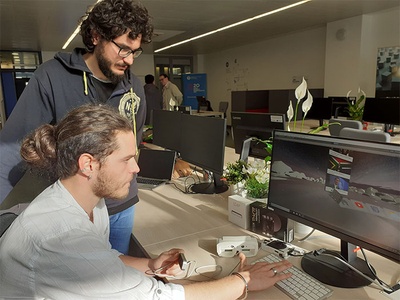 Estudiantes trabajando en el Espai Emprèn UPC del Campus del Baix Llobregat