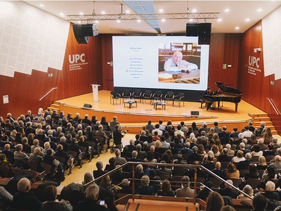 El acto de homenaje al profesor Francesc Solé i Parellada llenó el auditorio del edificio Vèrtex