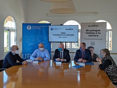 Un momento del acto de firma del convenio entre la UPC y Accenture