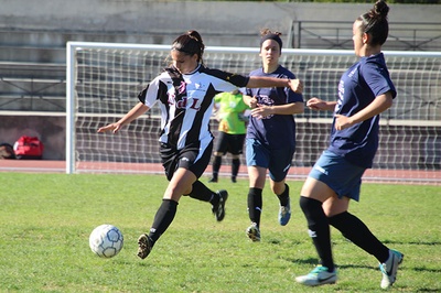 Imagen de uno de los partidos de los campeonatos universitarios, en los que el fútbol femenino es una de las modalidades