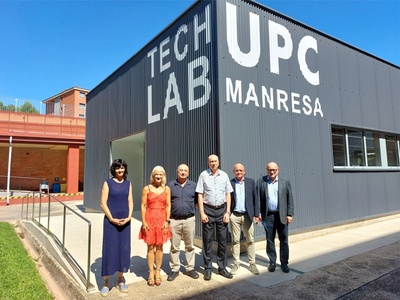 De izquierda a derecha: Sara Borràs, responsable de la UTG Manresa; la delegada del Gobierno en Barcelona, ​​Pilar Díaz; el rector Francesc Torres; el director de la EPSEM, José Miguel Giménez; el director general del Consorcio del Besòs, Ferran Falcó, y el delegado del rector en el Campus Diagonal-Besòs, Xavier Gil