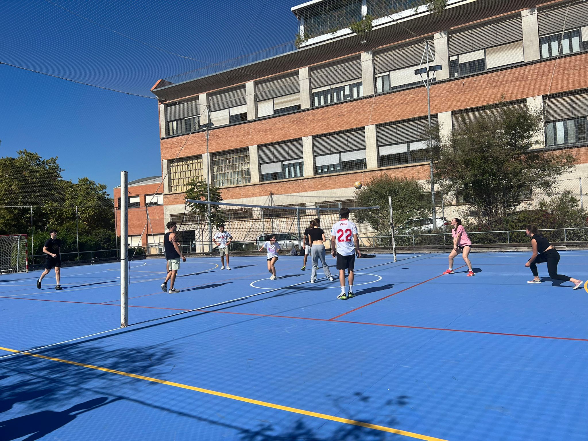 Promoció del Voleibol a la parada cultural dels dimecres (2).jpeg