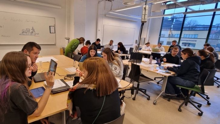 Estudiants del Grau en Enginyeria de Tecnologia i Disseny Tèxtil participen en una formació en smart textiles en l’Escola Sueca de Tèxtils de la Universitat de Boras