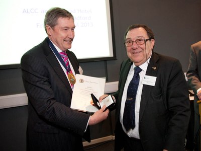 Josep Valldeperas rep la medalla de Plata de la Society of Dyers and Colourists (SDC) de Gran Bretanya