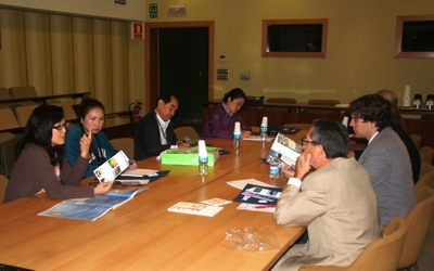 Una delegación del Beijing Institute of Fashion Technology visita el  INTEXTER